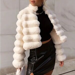 PUFFED PLUSH Luxuriously Soft Cropped Marshmallow Cream Faux Fur Jacket S M L